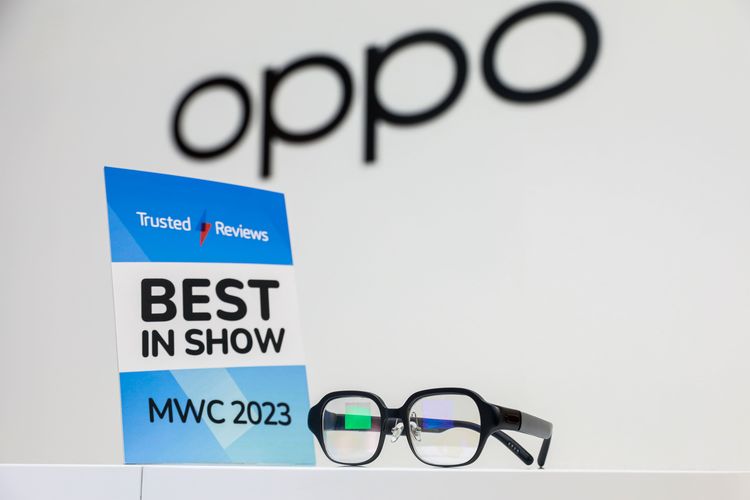 Oppo Air Glass 2 yang mendapatkan penghargaan di MWC 2023.