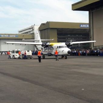 Pesawat N-219 hasil pengembangan riset PT Dirgantara Indonesia (DI) dan Lembaga Penerbangan dan Antariksa Nasional (LAPAN) menjalani uji terbang dengan mulus, Rabu (16/8/2017). 