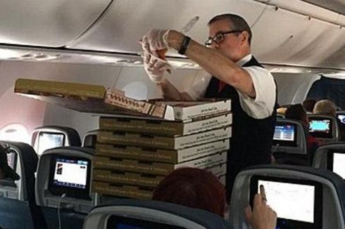 Pesawat Terjebak di Bandara, Kapten Delta Airlines Pesan Piza untuk Penumpang