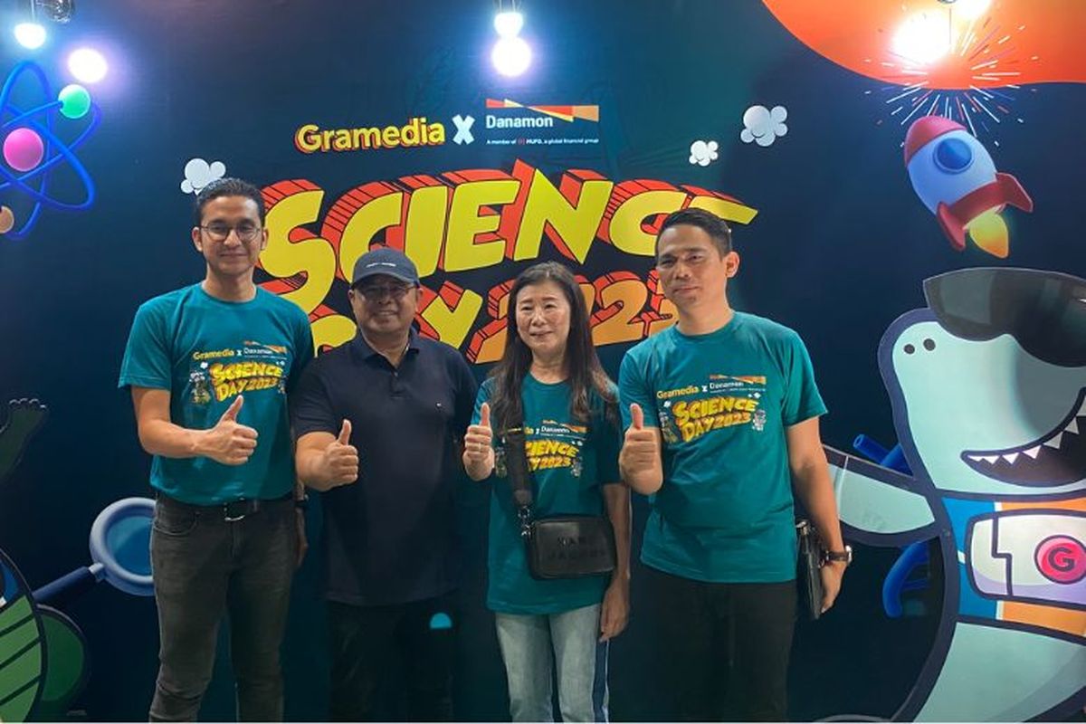 Operation Director of Gramedia Heri Darmawan (kedua dari kiri).