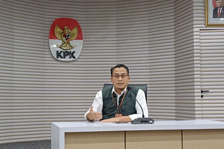 Juru Bicara Penindakan dan Kelembagaan KPK Ali Fikri menyebut tim penyidik telah mengecek langsung kondisi Bupati Sidoarjo, Jawa Timur (Jatim) Ahmad Muhdlor Ali alias Gus Muhdlor secara langsung ke Rumah Sakit Umum Daerah (RSUD) Sidoarjo Barat, Selasa (23/4/2024).