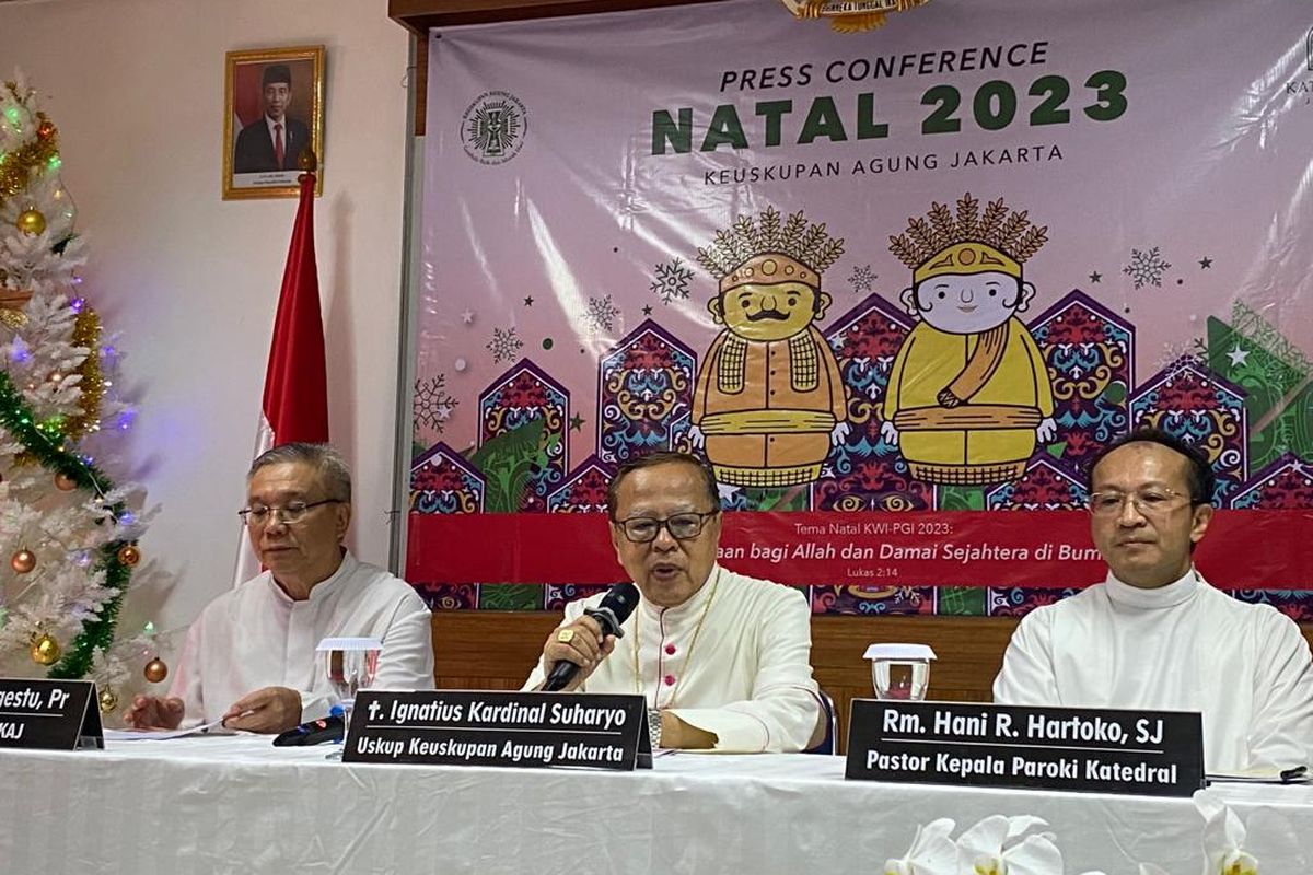 Uskup Keuskupan Agung Jakarta Ignatius Kardinal Suharyo menyampaikan pernyataan di Gereja Katedral Jakarta, Senin (25/12/2023). 