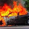 Sedang Dipanaskan, Mobil Sedan Terbakar di Perumahan Sunter Garden