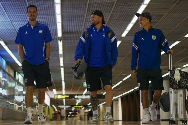 Persib Bandung bersiap menghadapi Bangkok United pada laga kedua Grup G AFC Champions League Two (ACL 2) 2025-2026, Rabu (1/10/2025). Thom Haye, Marc Klok, dan Eliano Reijnders sudah berada di Bangkok Thailand pada Minggu (28/9/2025). 