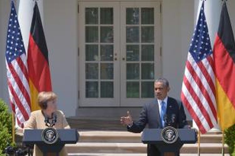 Presiden Amerika Serikat Barack Obama dan Kanselir Jerman Angela Merkel menggelar konferensi pers di halaman Gedung Putih, Jumat (2/5/2014), setelah menggelar pertemuan. Topik soal krisis Ukraina menjadi pembahasan utama, dengan sisipan soal isu penyadapan Merkel oleh NSA sebagaimana penutusan mantan pekerja NSA Edward Snowden.