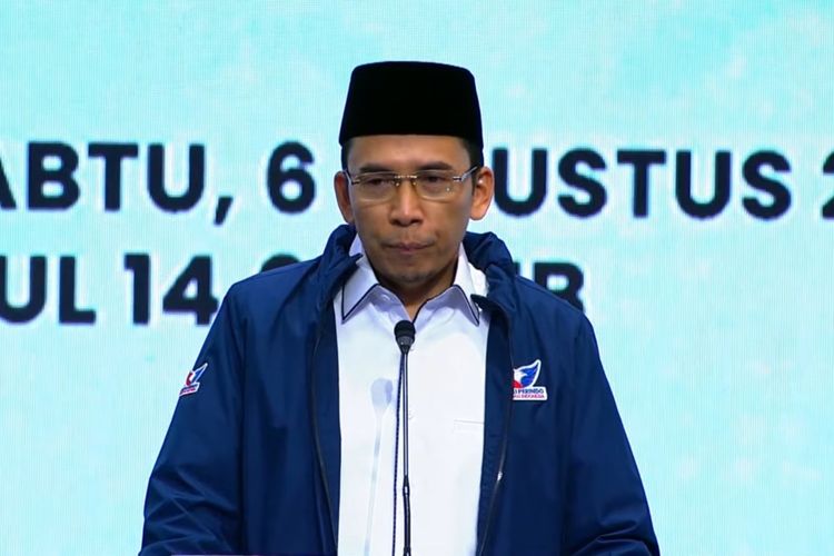 Ketua Harian Nasional Partai Perindo Zainul Majdi atau Tuan Guru Bajang (TGB) menyampaikan pidato usai dilantik di kawasan Kebon Sirih, Jakarta, Sabtu (6/8/2022).
