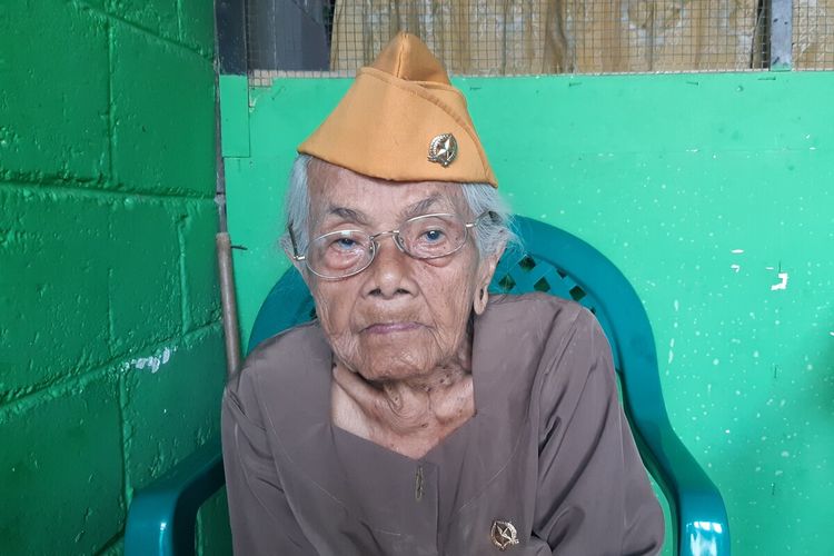 Sumiasih (99), veteran perempuan perang Kemerdekaan asal Sibela Utara RT 005, RW 025, Kelurahan Mojosongo, Kecamatan Jebres, Solo, Jawa Tengah, Selasa (9/11/2021).