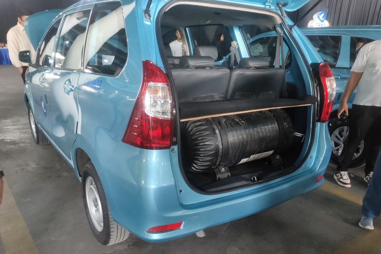 Taksi Blue Bird Bahan Bahan Bakar Gas di Surabaya