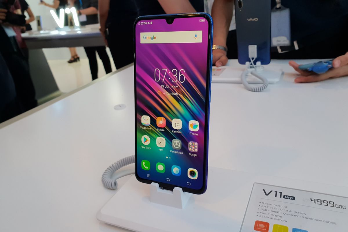 Vivo V11 Pro memiliki sensor sidik jari tertanam di dalam layar. 