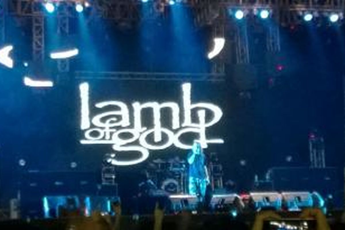 Band metal asal Richmond, Virginia, AS, Lamb of God akhirnya mengobati rasa rindu pecinta metal alias metalhead dengan tampil dalam pagelaran Hammersonic Festival 2015 yang dihelat promotor Revision Live, di Lapangan D, Senayan, Jakarta Pusat, Minggu (8/3/2015) malam.