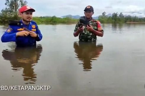 Banjir di Jalan Raya Ketapang Kalbar Makin Tinggi, Kendaraan Tak Lagi Bisa Melintas