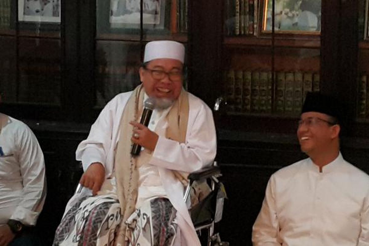 Calon gubernur DKI Jakarta Anies Baswedan menghadiri acara peringatan maulid nabi di rumah Abuya KH Saifuddin Amsir, Cipinang Melayu, Jakarta Timur, Selasa (31/1/2017).