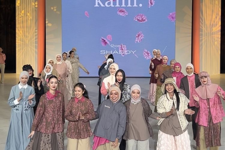 Kami Hadirkan Pesona Bunga Liar Cosmos dalam Koleksi Tenka Tian di Fashion Nation Senayan City