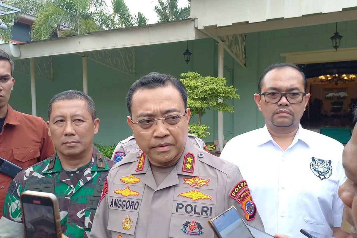 Kapolda DIY Irjen Pol Anggoro Sukartono saat ditemu seusai bergemu dengan Sultan HB X yang bahas keamanan Jogja, Senin (2/8/2025)