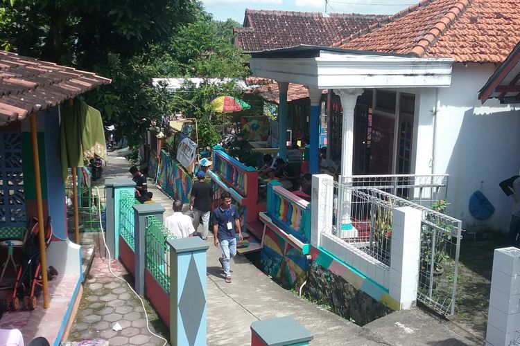 Kampung Ragam Warna di Desa Kutoharjo Kaliwungu Kendal. Kompas.Com/ Slamet Priyatin