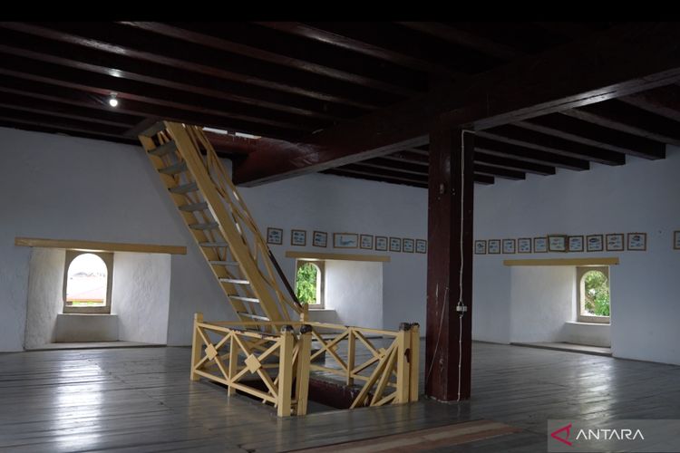 Benteng Amsterdam di Negeri Hila, Maluku, menyimpan sisi lain dari sejarah rempah-rempah di Indonesia. Bahkan, nilai pala saat itu melebihi emas.