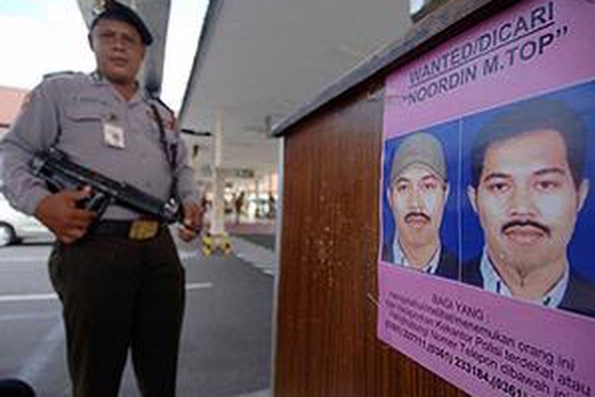 Noordin M Top diperkirakan tetap berada di Indonesia, lebih spesifiknya di Pulau Jawa.