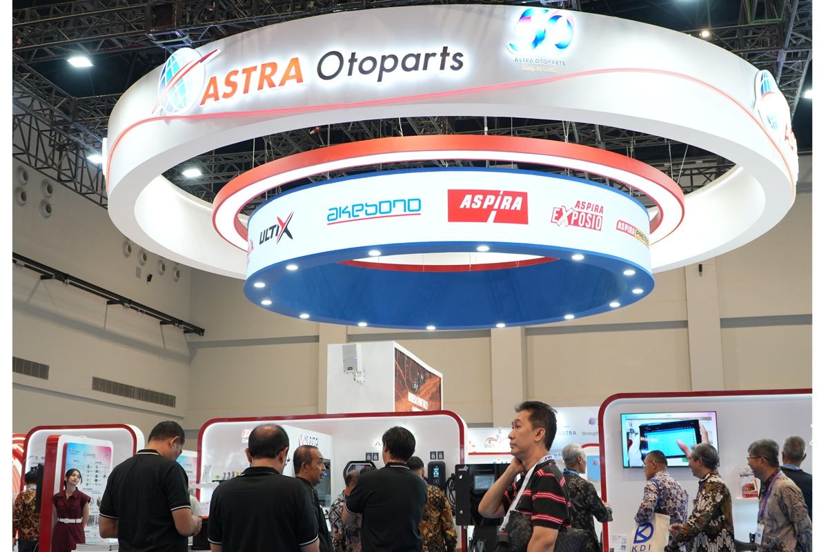 Booth PT Astra Otoparts Tbk ramai disambangi pengunjung pada pameran Automechanika Jakarta 2026.