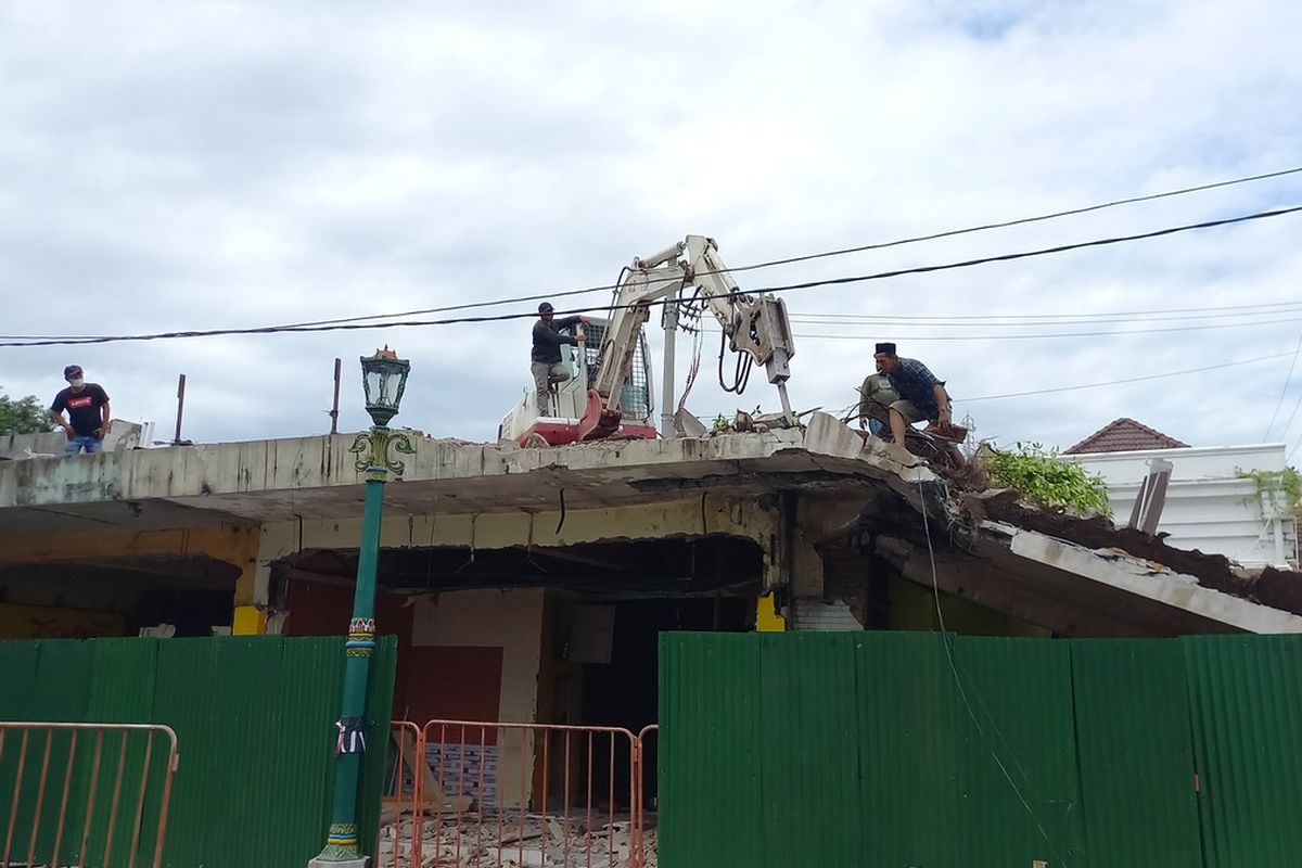 Pembongkaran kawasan pertokoan di Jalan Perwakilan Malioboro dimulai sejak kemarin sore, hingga Minggu (22/1/2023).