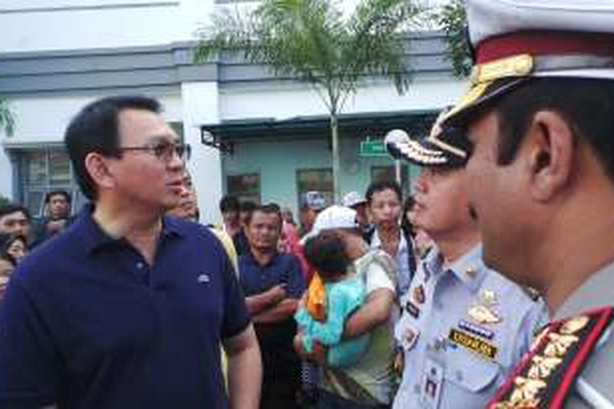 Gubernur DKI Jakarta Basuki Tjahaja Purnama saat meninjau Terminal Rawamangun, Senin (4/7/2016).