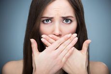 Menghilangkan Bau Mulut Saat Belum Sikat Gigi