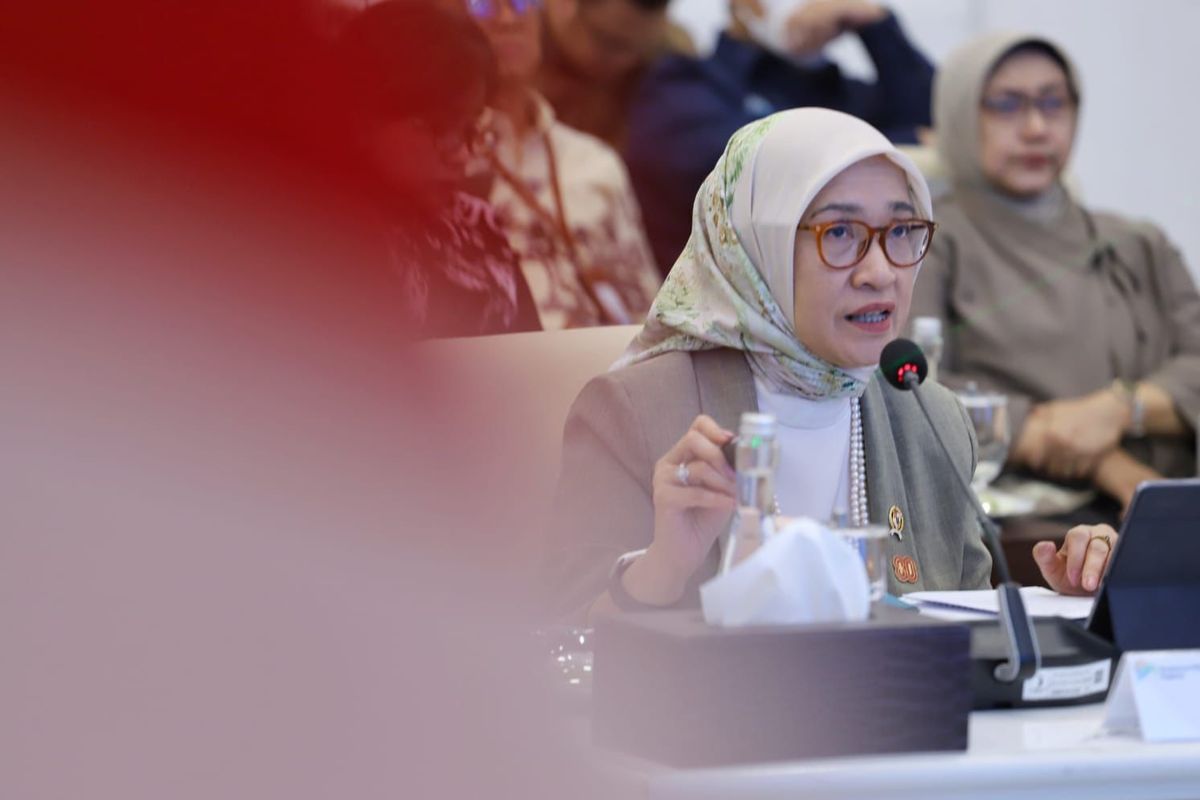 Menteri Pendayagunaan Aparatur Negara dan Reformasi Birokrasi (Menpan RB) Rini Widyantini dalam Rapat Dewan Pengarah Satu Data Indonesia (SDI), di Kantor Kementerian PPN/Bappenas, Rabu (20/08/2025).
