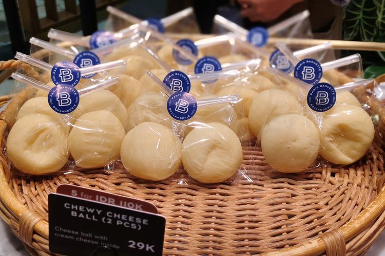 Chewy Cheese Ball, roti favorit orang Indonesia di Paris Baguette, Senayan City, Jakarta Pusat, Kamis (18/9/2025). 
