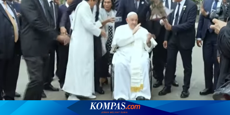 Saat Sri Mulyani Diadang Ketika Hendak Swafoto dengan Paus Fransiskus...