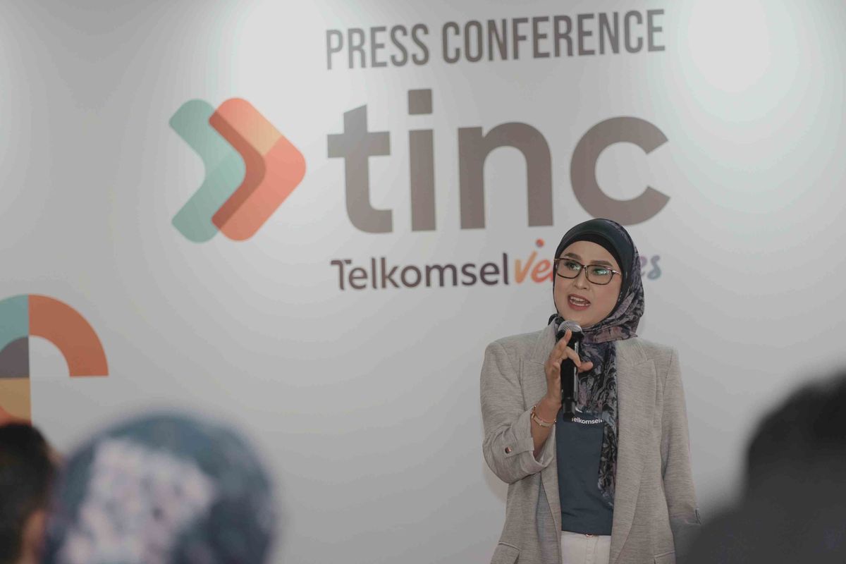 CEO Telkomsel Ventures, Mia Melinda (tiga dari kiri) dalam Press Conference TINC Batch 9 Demo Day menyampaikan bahwa melalui program akselerator TINC, Telkomsel Ventures terus berperan aktif mendorong kolaborasi antara Telkomsel dan startup.