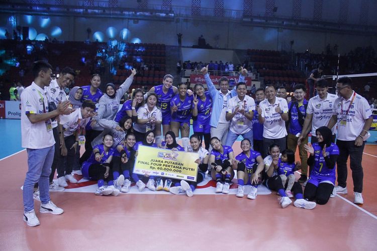 Bandung bjb Tandamata mengokohkan diri di puncak klasemen final four Proliga 2023 putaran pertama usai mengalahkan Jakarta Pertamina Fastron (JPF) Jumat (3/3/2023), hasil sapu bersih tiga laga dengan kemenanagan berhak meraih hadiah juara putaran.