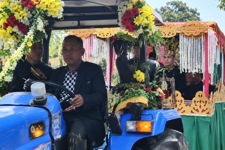 Viral Aksi Penyuluh Pertanian di Pinrang Antar Pengantin pakai Traktor, Begini Awal Idenya
