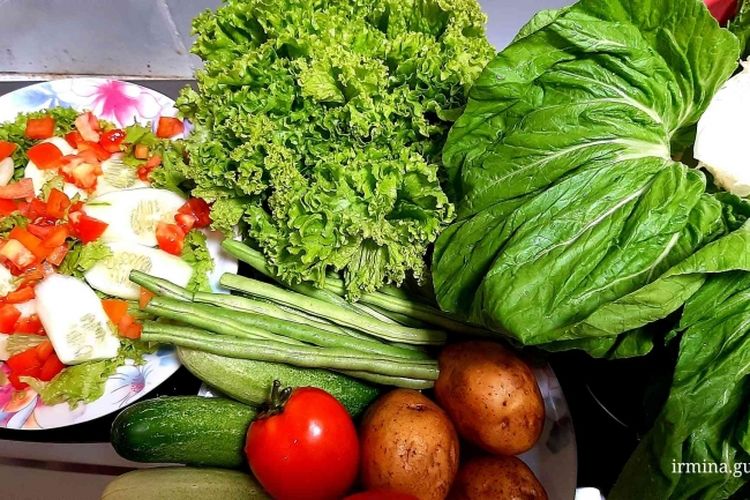 Sayuran hijau kaya akan vitamin dan mineral yang berguna untuk jaga kesehatan mata.