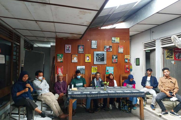 Warga Wadas tergabung dalam Gempadewa saat mendatangi kantor LBH Yogyakarta, Rabu (2/11/2022)