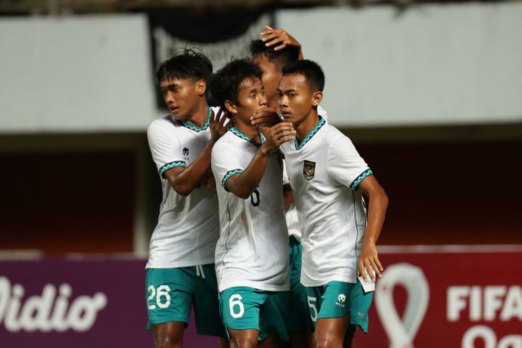 Pemain timnas U16 Indonesia merayakan gol ke gawang lawan pada ajang Piala AFF U16 2022 di Stadion Maguwoharjo, Sleman. Terkini, timnas U17 Indonesia menghadapi Palestina pada lanjutan Kualifikasi Piala Asia U17 2023, Jumat (7/10/2022) malam WIB.