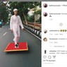 Video Viral Pria Naik Karpet Terbang seperti Aladdin di Jalanan, Seperti Apa Ceritanya?