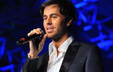 Enrique Iglesias, penyanyi berdarah Spanyol.