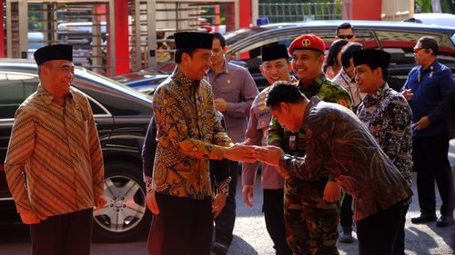 Beda Sikap Jokowi soal Gibran Maju Pilpres: Dulu Singgung Logika, Kini Merestui