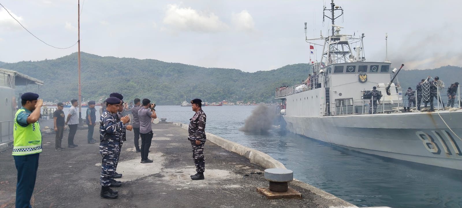 Erupsi Gunung Ruang, TNI AL Kerahkan KRI Kakap-811 dan 400 Prajurit untuk Bantuan Kemanusiaan