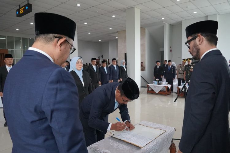 Bupati Jeje Lantik 11 Pejabat, Manajemen Talenta ASN Jadi Dasar Pengisian Jabatan