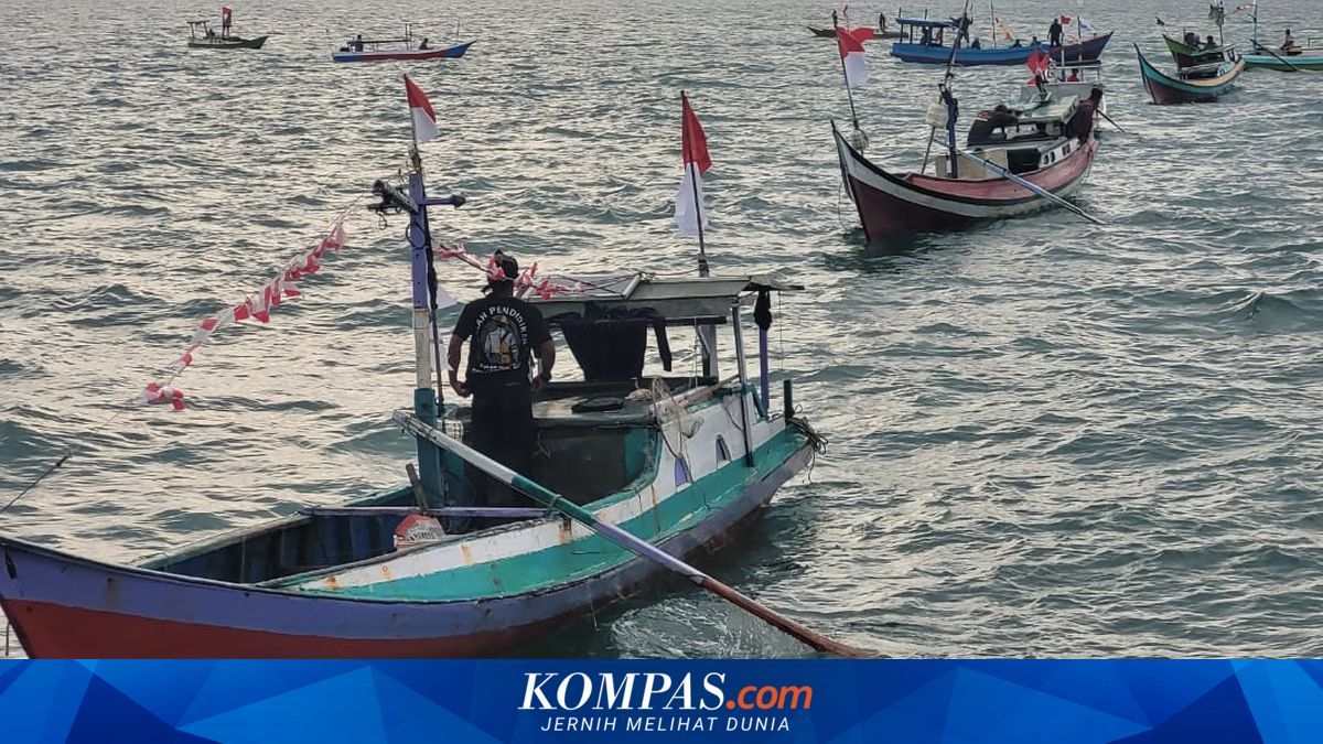 Dihantam Gelombang Tinggi, 2 Perahu Terbalik dan 4 Nelayan Bantul Terombang-ambing di Laut
