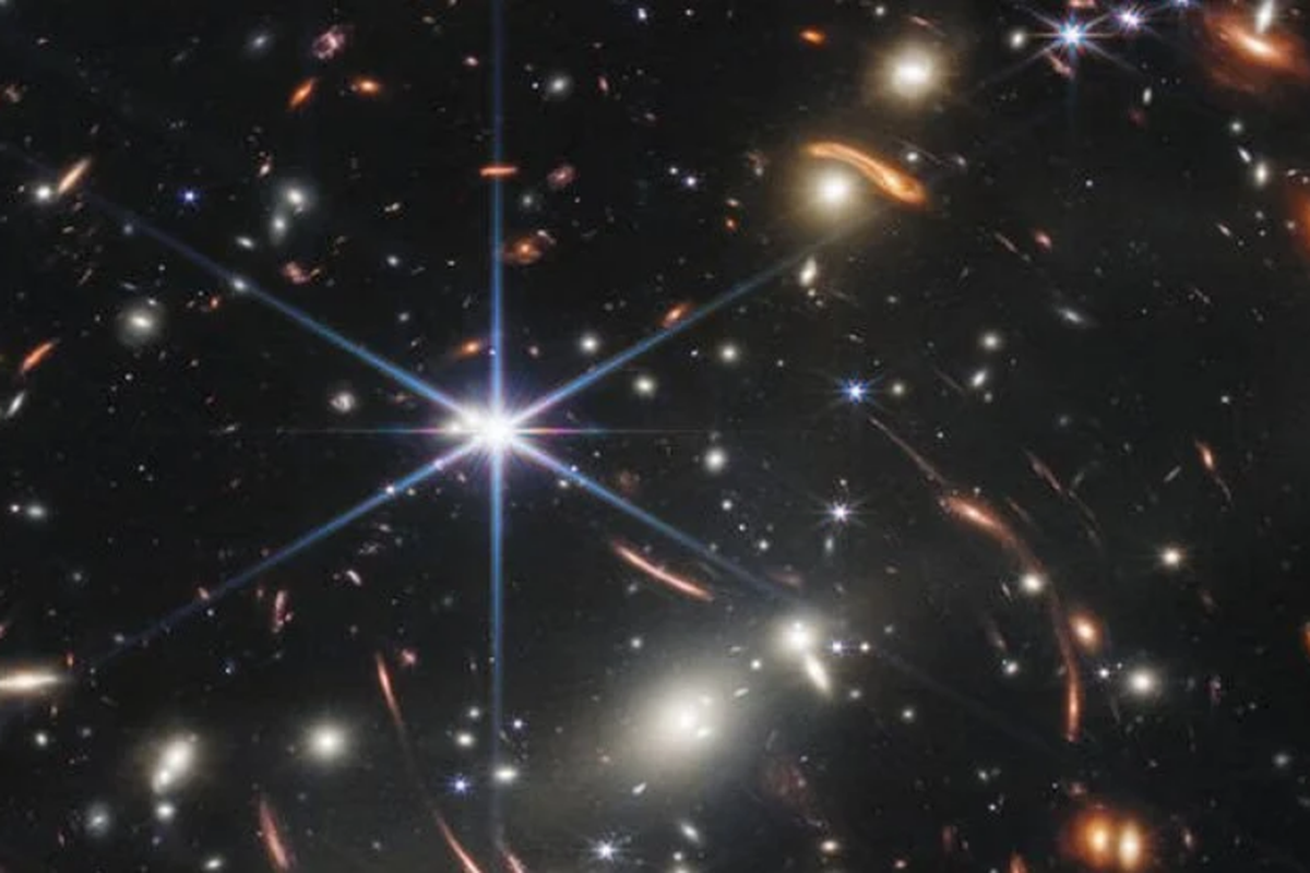 Foto berwarna pertama alam semesta yang ditangkap oleh Teleskop Luar Angkasa James Webb

