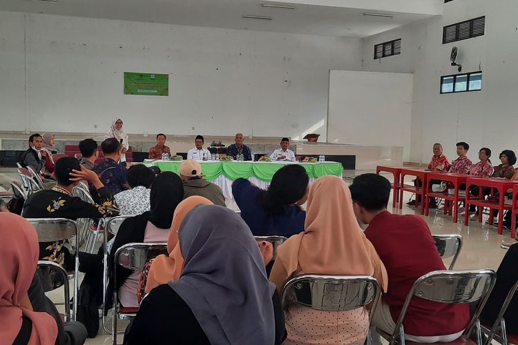 Kegiatan forum moderasi beragama bertajuk 'Kehadiran Negara Dalam Melayani Umat' di Gedung Serba Guna Klenteng Hok Tik Bio Sumberjo, Rembang, Jawa Tengah, Selasa (28/11/2023)