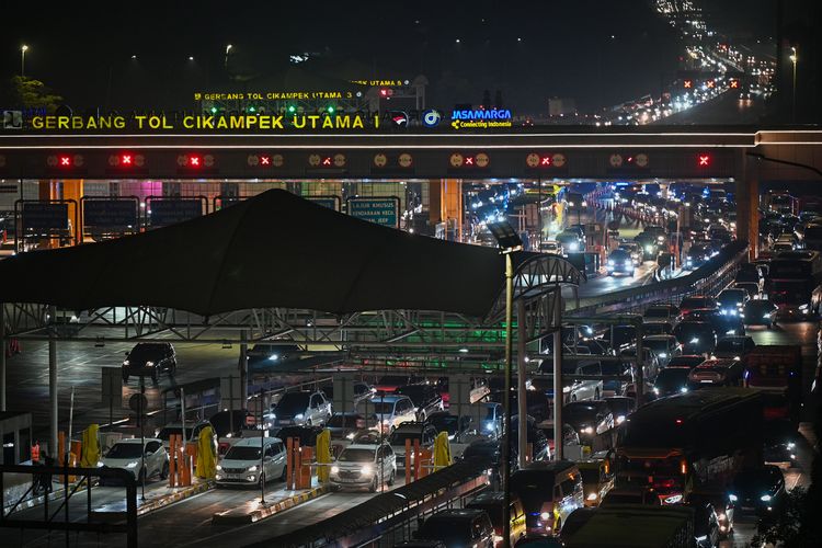 Arus Lalu Lintas Tol Jakarta-Cikampek Kembali Normal Usai Kecelakaan Tiga Truk