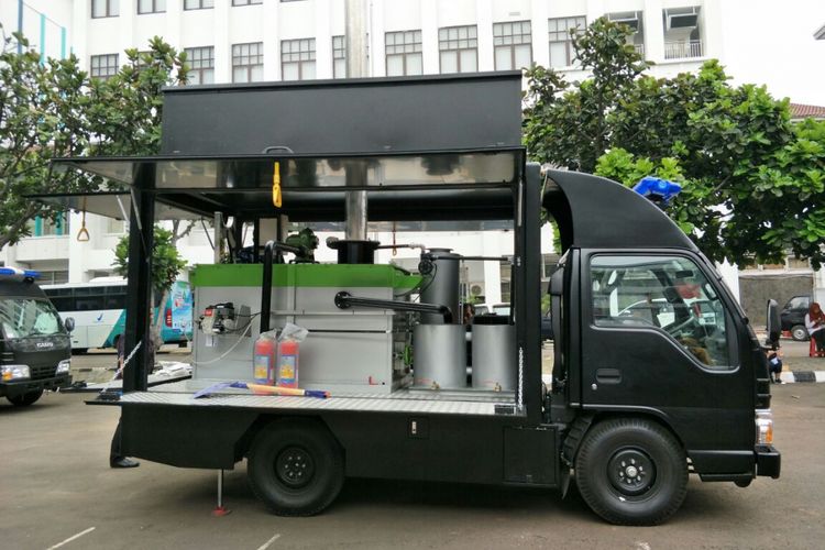 Mobil incinerator atau mobil pemusnah obat dan makanan berbahaya milik Badan Pengawasan Obat dan Makanan (BPOM) RI, Jakarta, Jumat (29/12/2017).