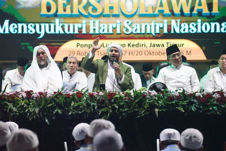 Kyai dan ulama dinilai Khofifah serta Vinanda punya peran penting dalam pembangunan negeri. 