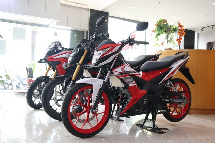 Ilustrasi diler Honda yang memajang Honda Sonic 150R