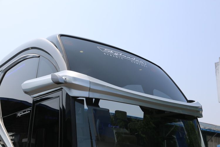Spion kamera bus baru dari Karoseri New Armada dengan nama Skylander R22
