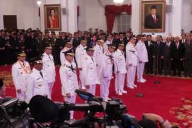 Tujuh pasangan gubernur-wakil gubernur resmi dilantik Presiden Joko Widodo di Istana Negara, Jakarata, Jumat (12/2/2016).