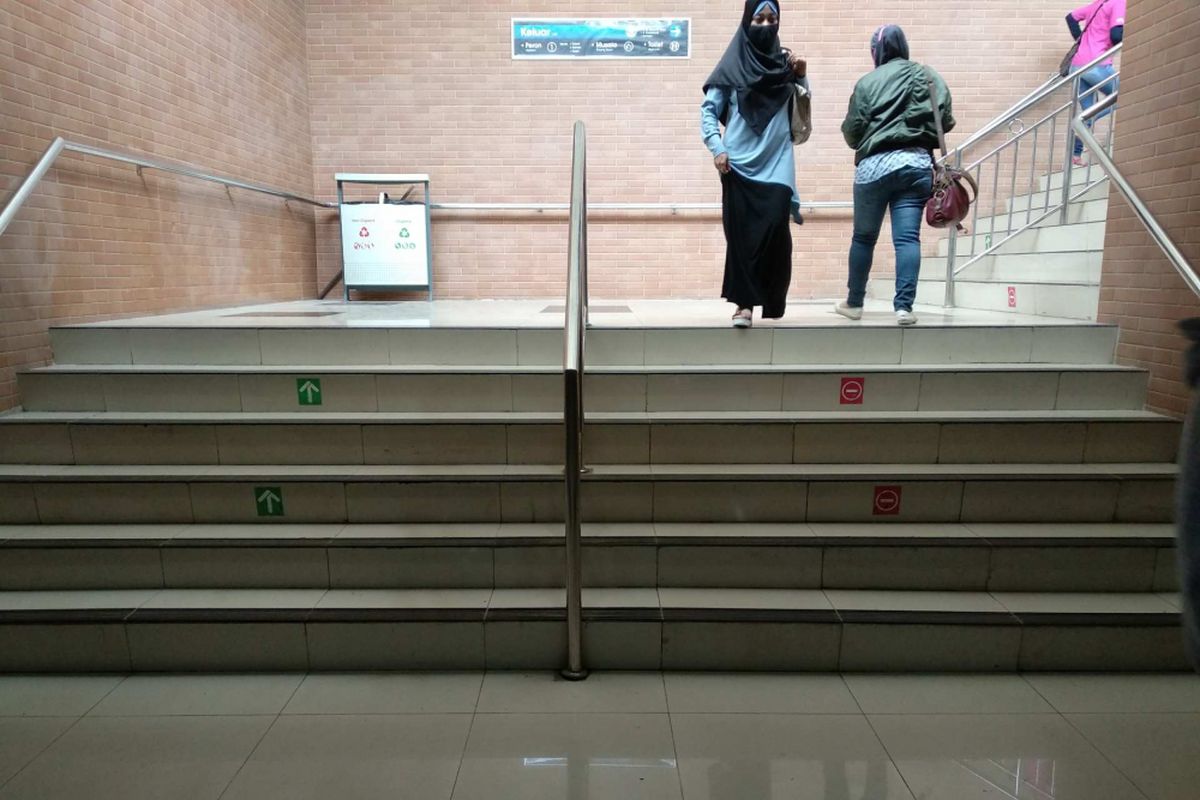 Underpass untuk mobilitas penumpang di Stasiun Tebet, Selasa (5/12/2017).