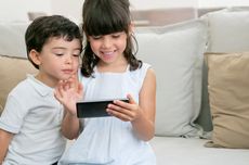 Berapa Lama Anak Boleh Main Gadget? Psikiater Jelaskan Batas Waktunya